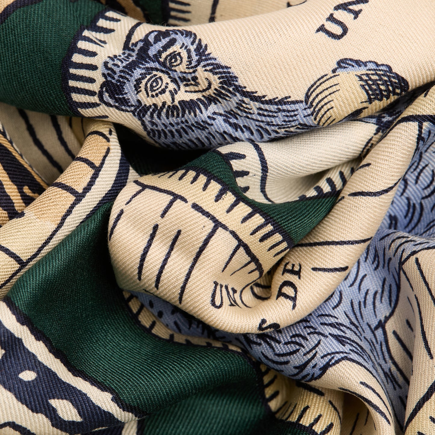 Inoui Editions - Chance Inoui square scarf in Green