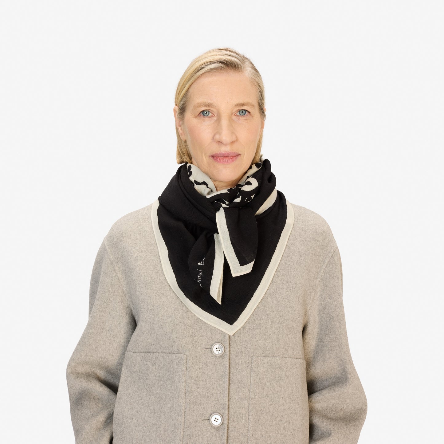 Inoui Editions - Feline in black 100% wool