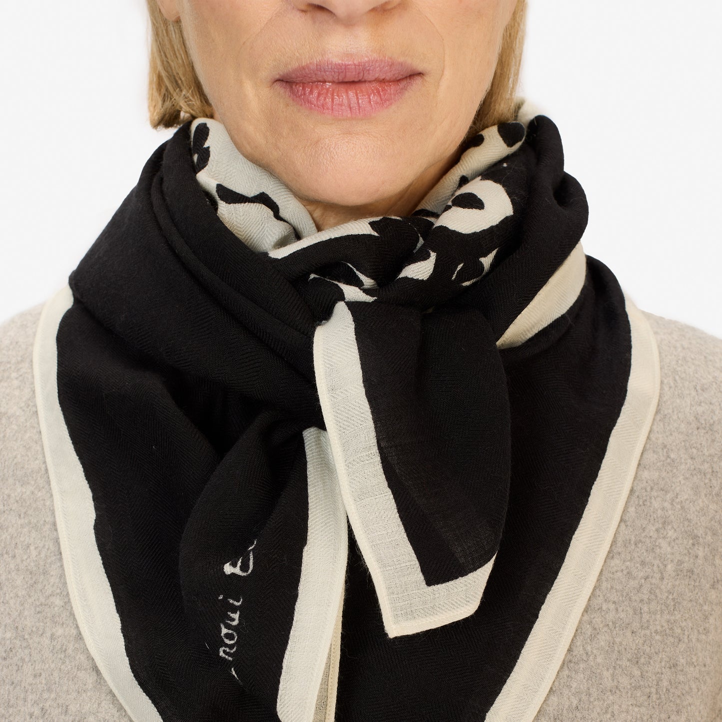 Inoui Editions - Feline in black 100% wool
