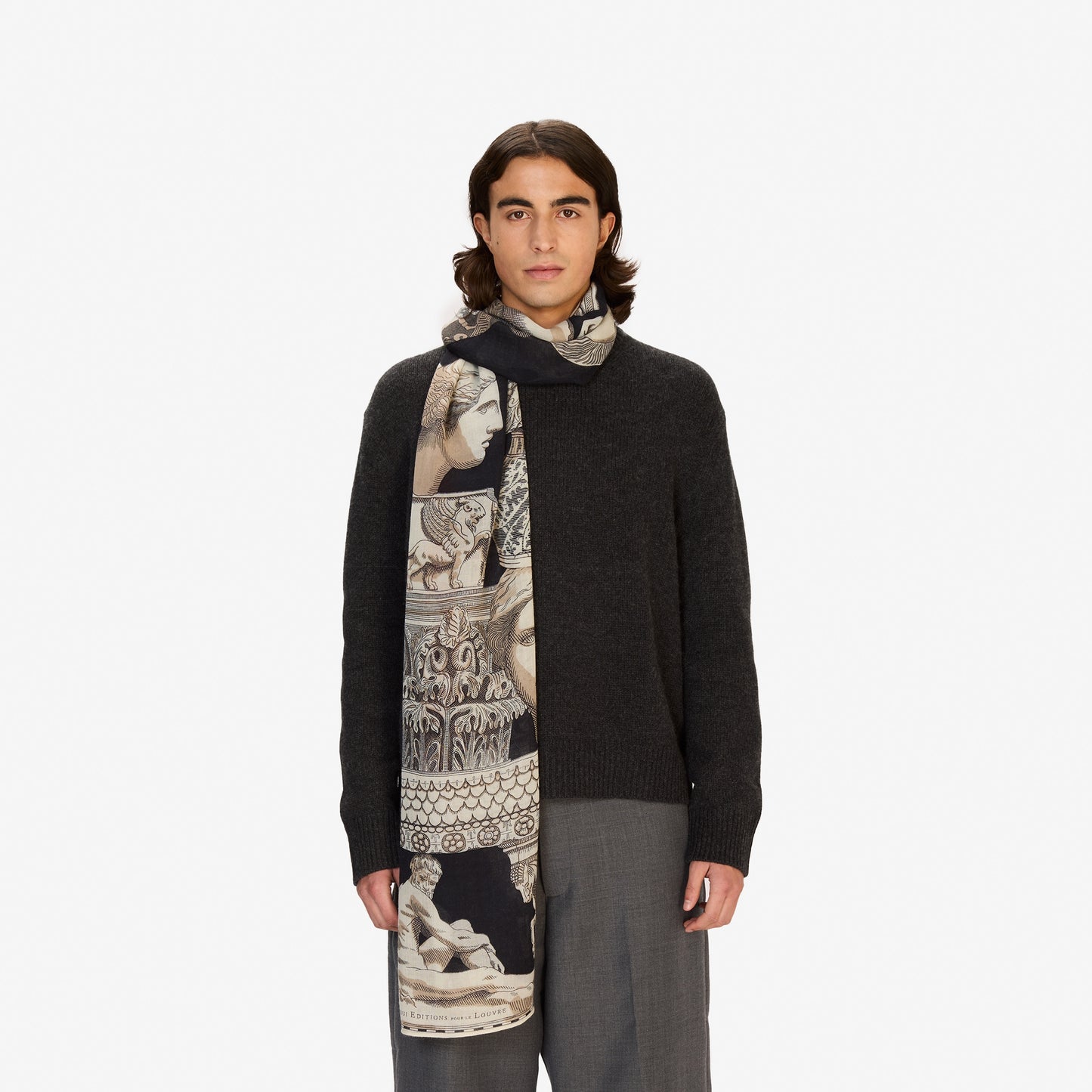 Inoui Editions - Pou Le Louvre Archives black 100% woollen scarf