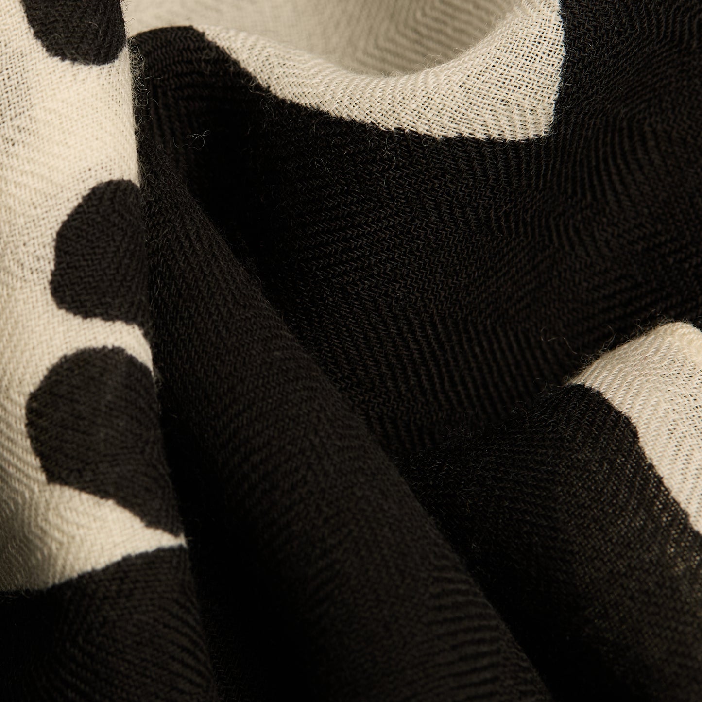 Inoui Editions - Feline in black 100% wool