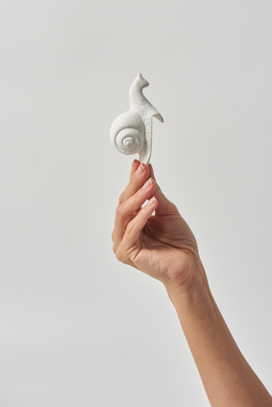 Hanging Snail - White