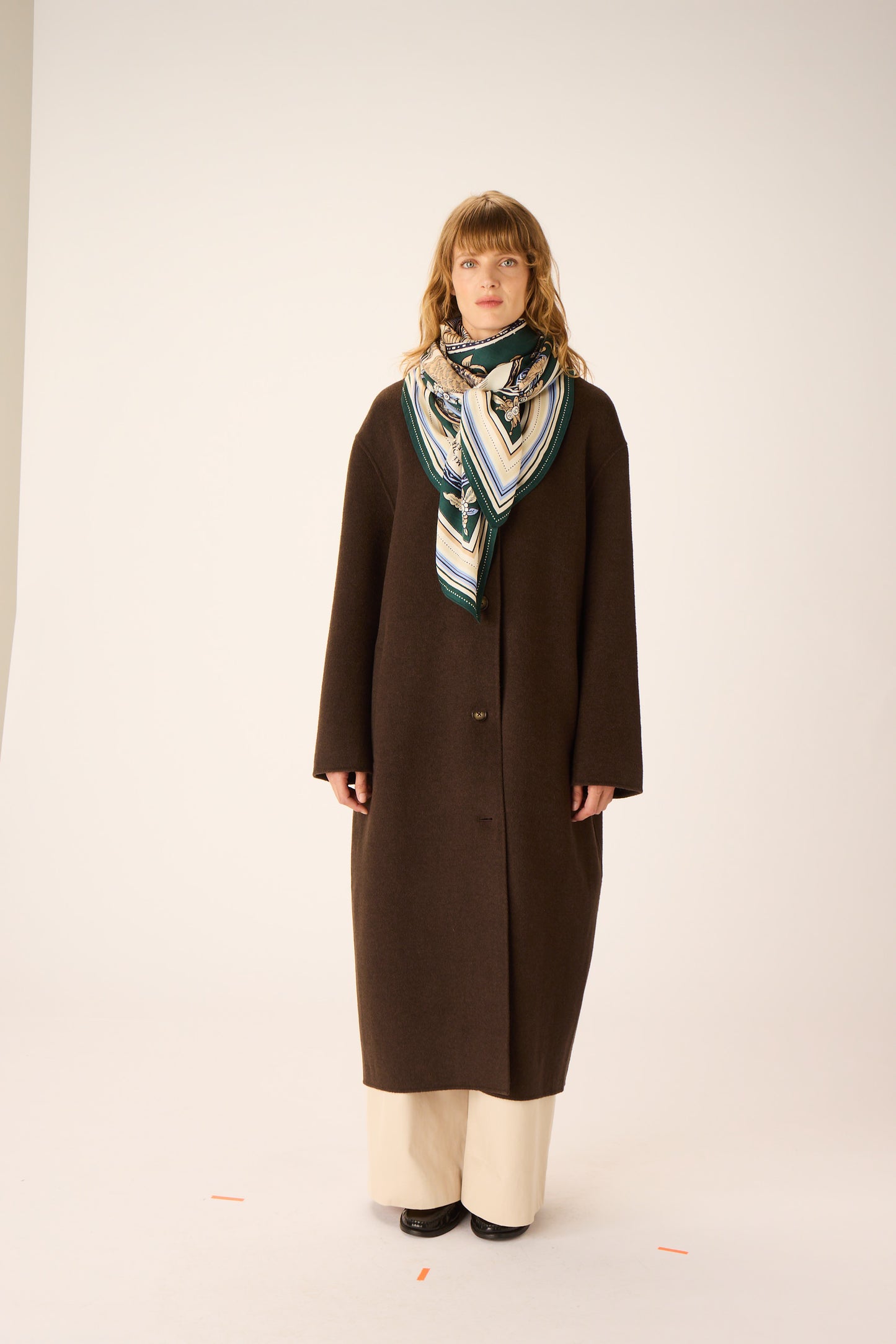 Inoui Editions -  Chance Inoui square scarf in Green