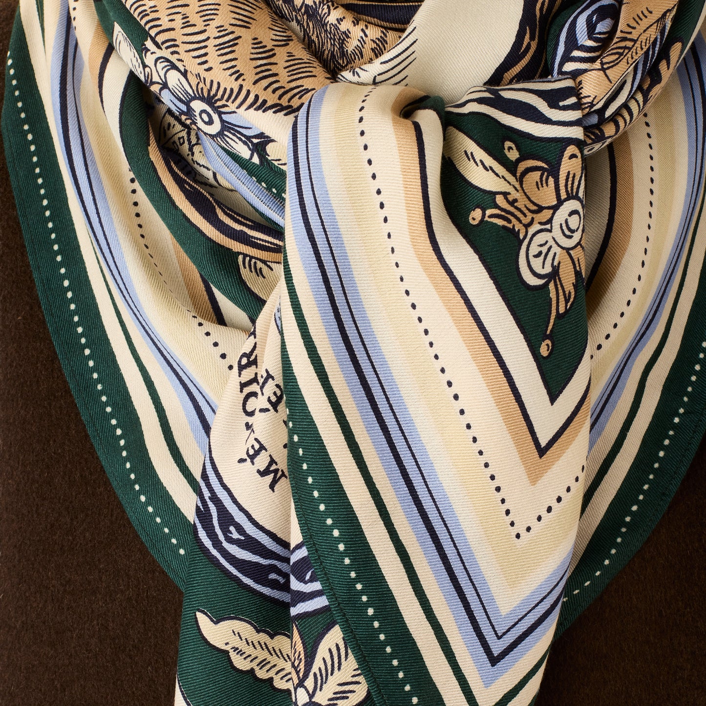 Inoui Editions -  Chance Inoui square scarf in Green